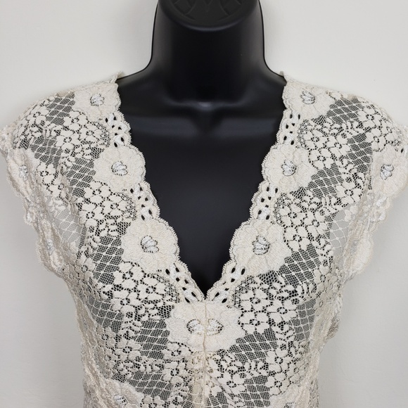 BANANA REPUBLIC lace top - Picture 3 of 5